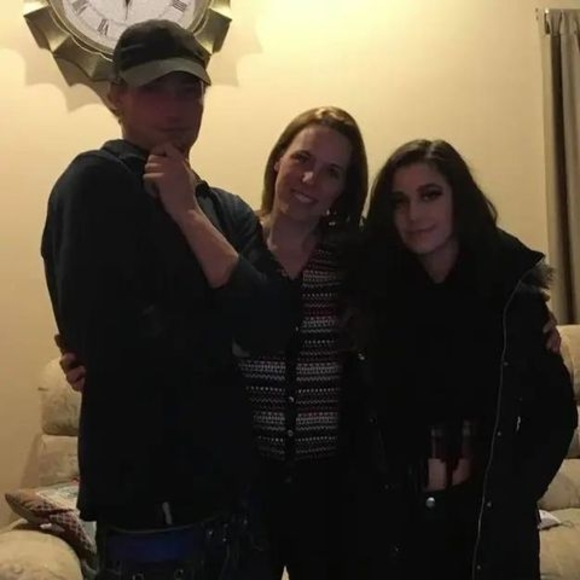 Hi Poshers, I'm Angie! Selling Mostly Ladies Clothing, Some Mens, & Housewares - Picture 1 of 2